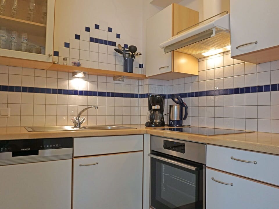 Cabinetry, Kitchen Sink, Tap, Sink, Countertop, Property, Kitchen, Plumbing Fixture, Kitchen Stove, Wood