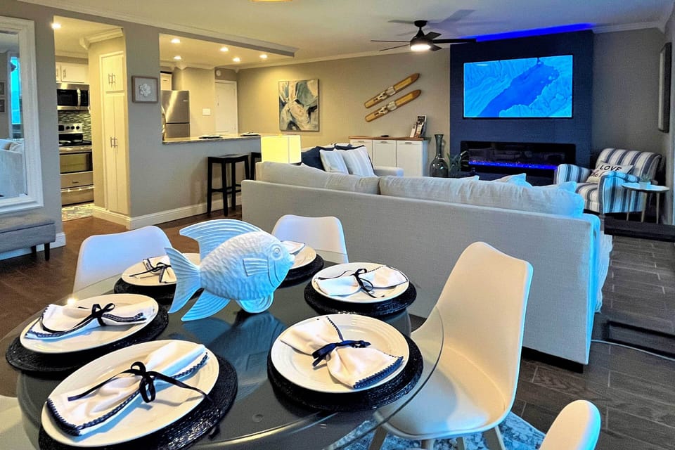 Dining Area | Dishware/Flatware