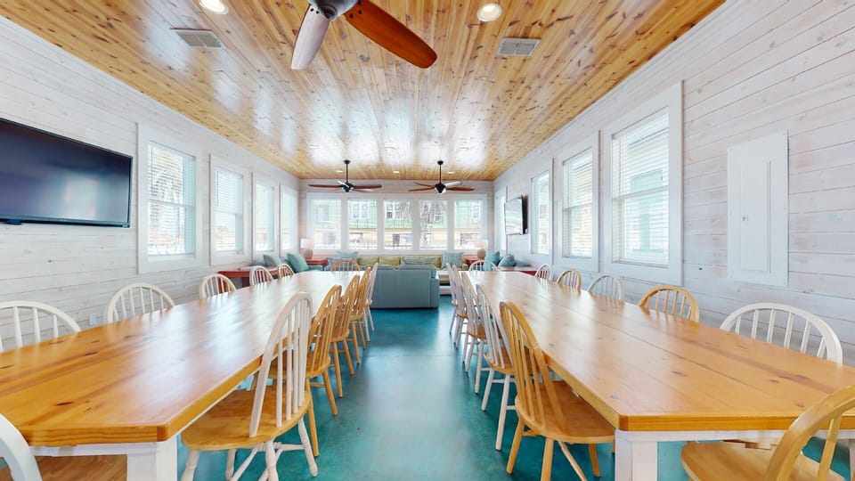 Dining area that will seat up to 30 guest.