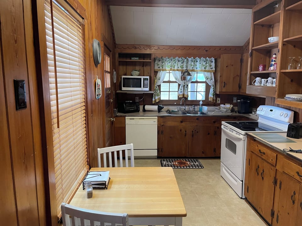 Eat-In Kitchen