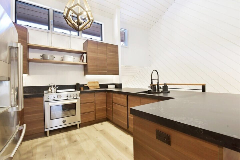 Snowcreek 460: Gourmet Kitchen with High End Appliances