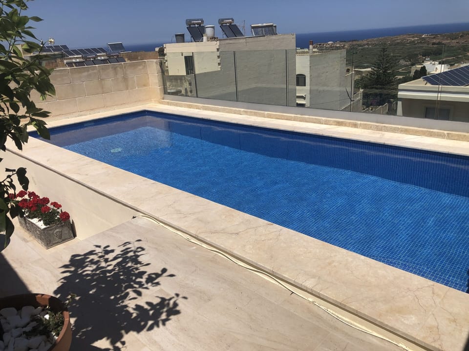 Roof top pool