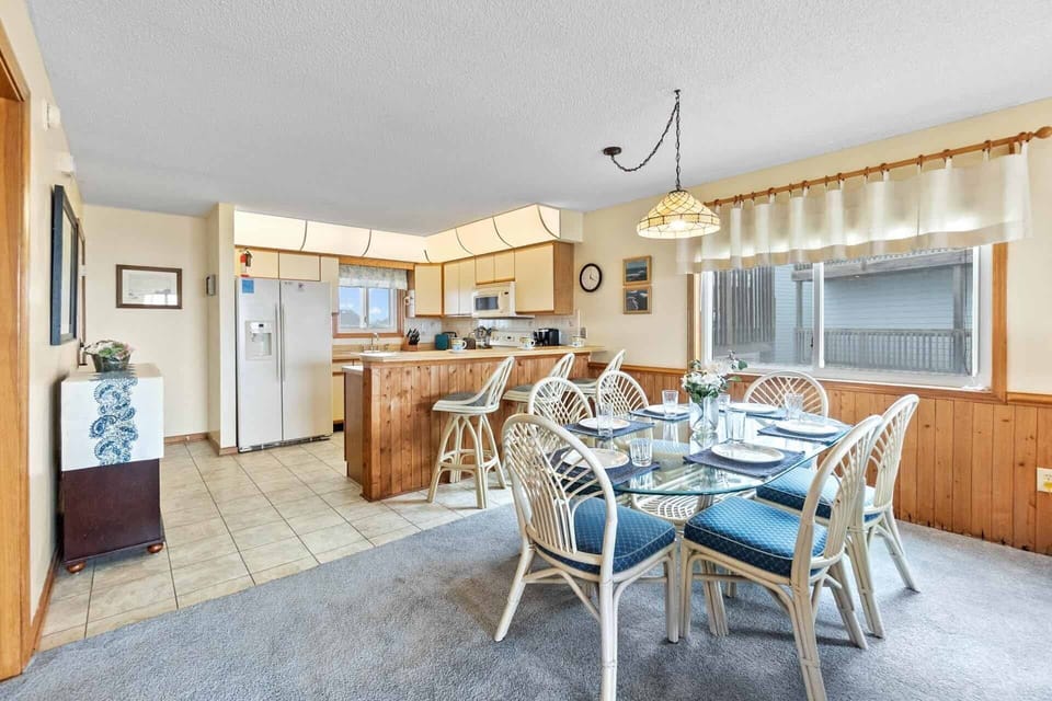Surf-or-Sound-Realty-1048-Sea-Site-Heights-Dining-Area-2