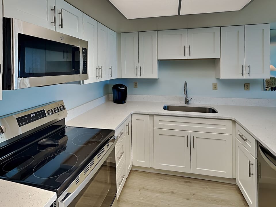 Kitchen - Fully Stocked Kitchen, Modern Appliances