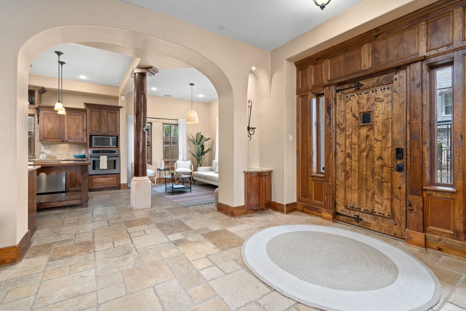 1st Floor Entry