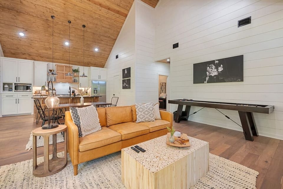Open concept cabin,  yes please!