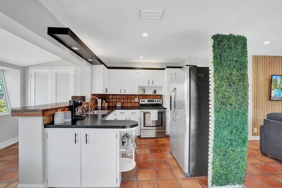 Full kitchen with all utensils necessary to cook your favorite meals and snacks