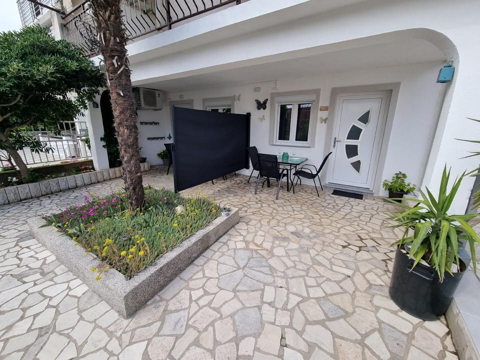 terrace - entrance to the apartment
