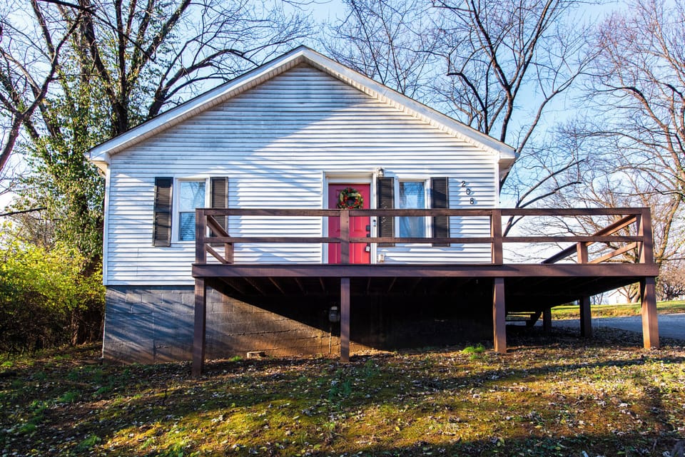 Welcome to our Bourbon Trail Hillside Home in Bardstown, KY! 