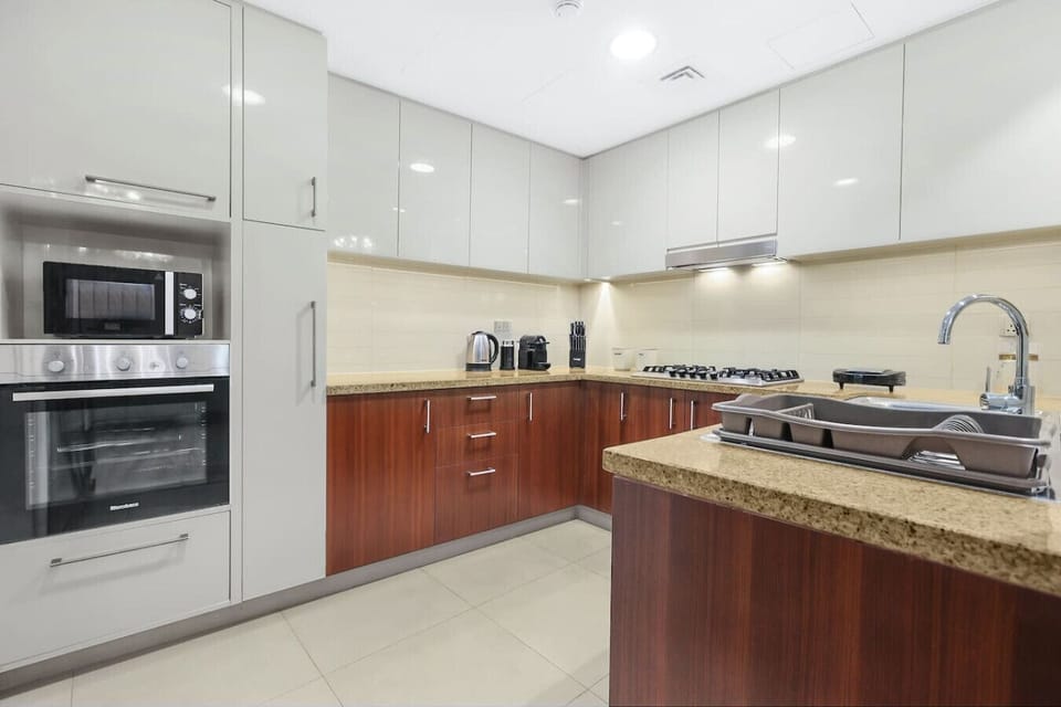 Modern Kitchen: Culinary adventures await in this stylish, fully-equipped kitchen oasis!