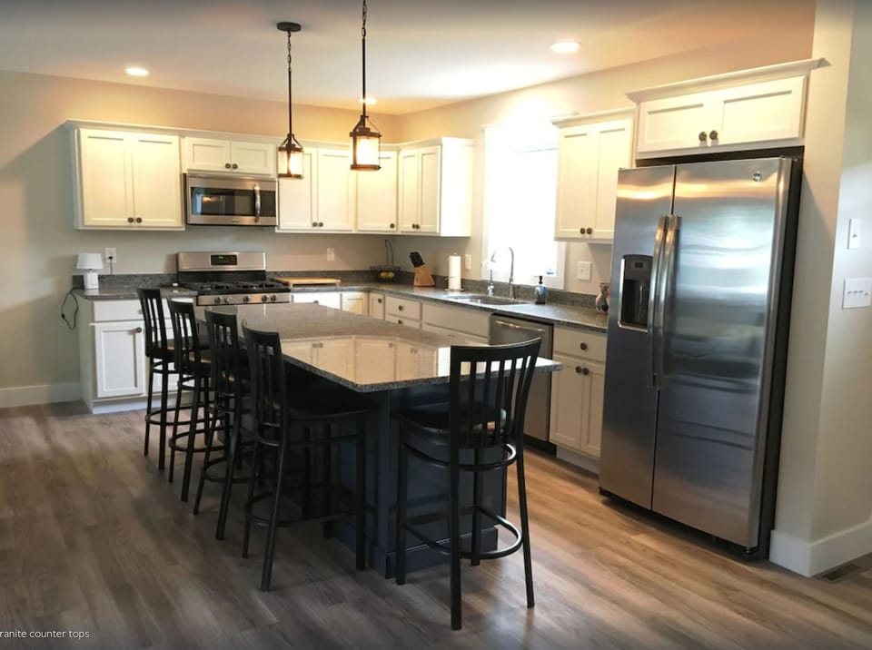 Big kitchen with all new appliances and granite counter tops
