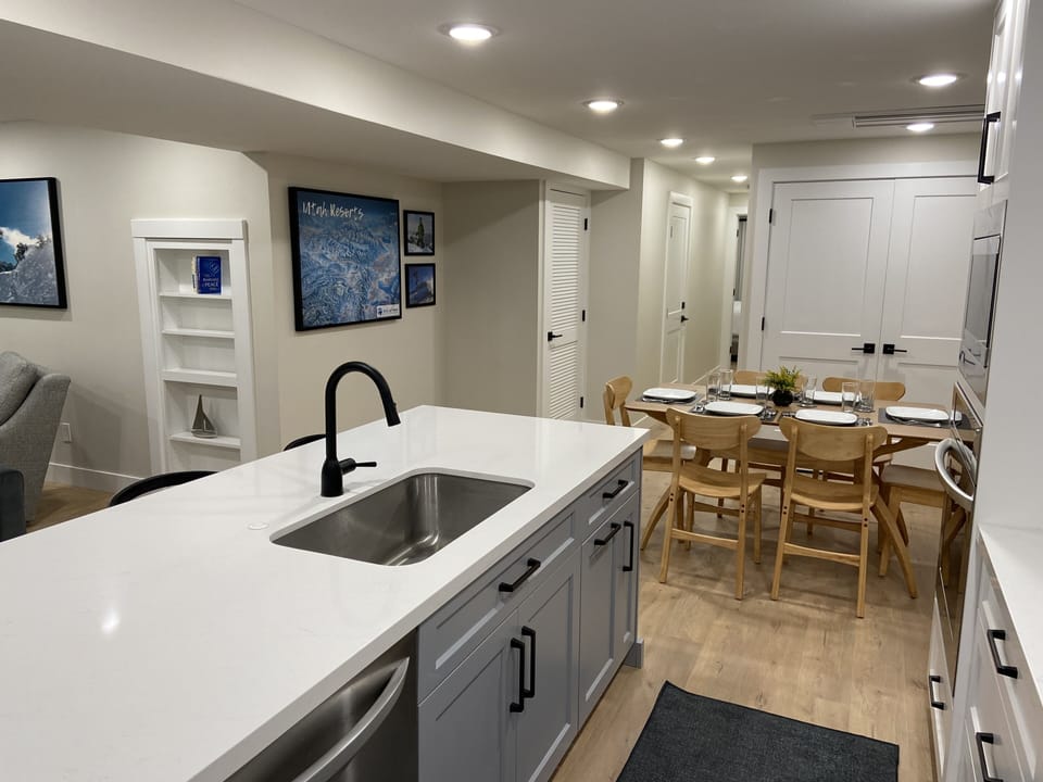 Kitchen and dining table