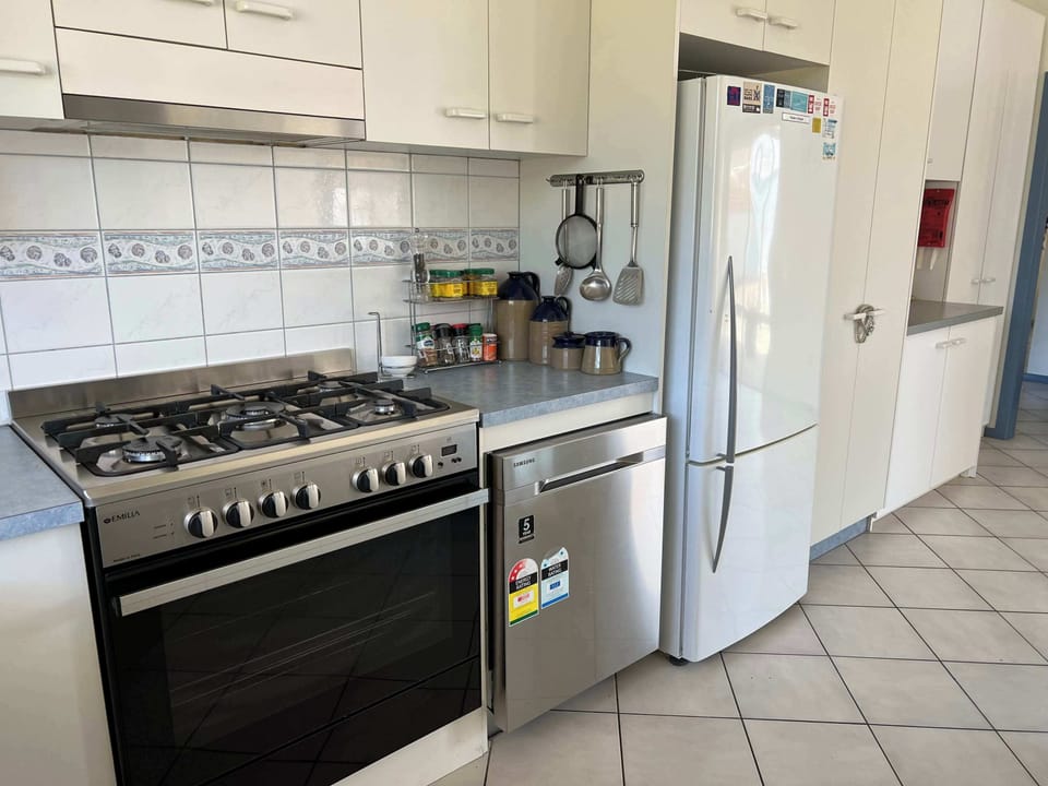 Gas cooking and Dishwasher
