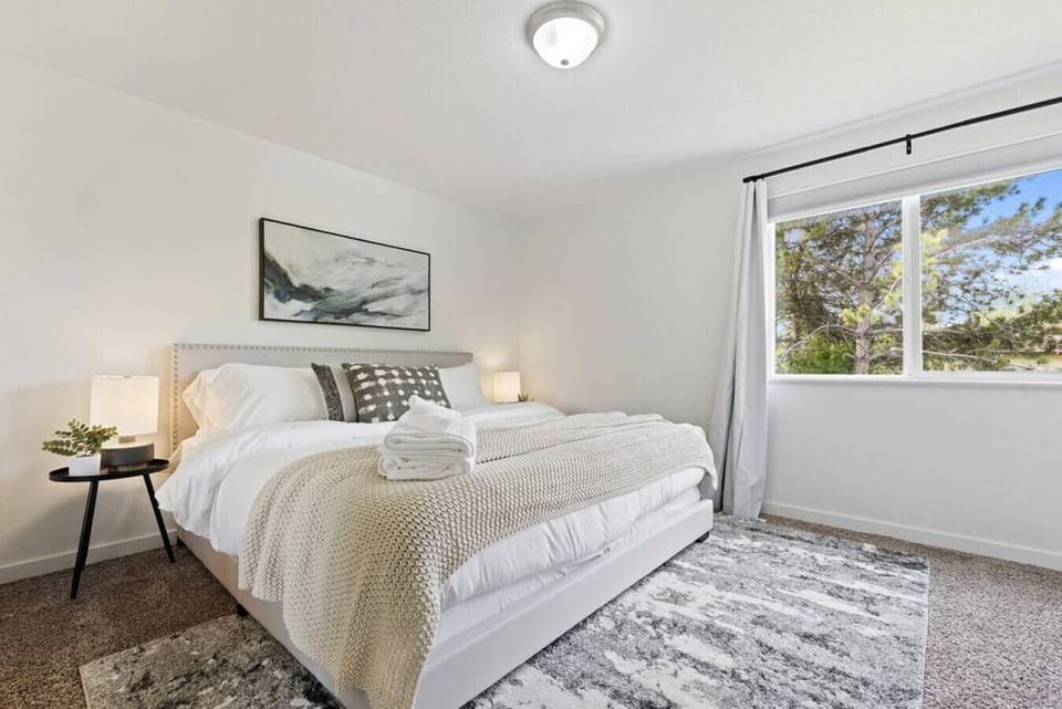 A king bed in the fourth bedroom