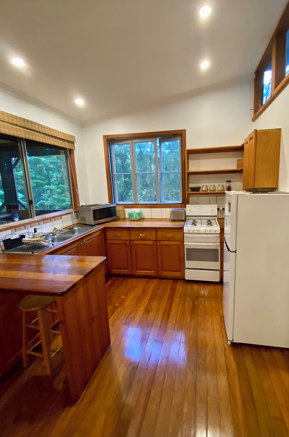 Full kitchen