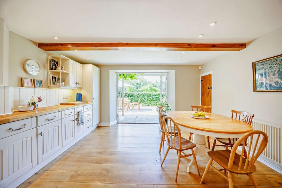 Burghfield Cottage Kitchen - StayCotswold