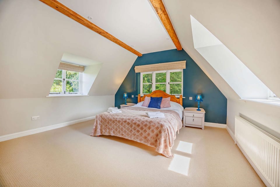 Burghfield Cottage Bedroom - StayCotswold