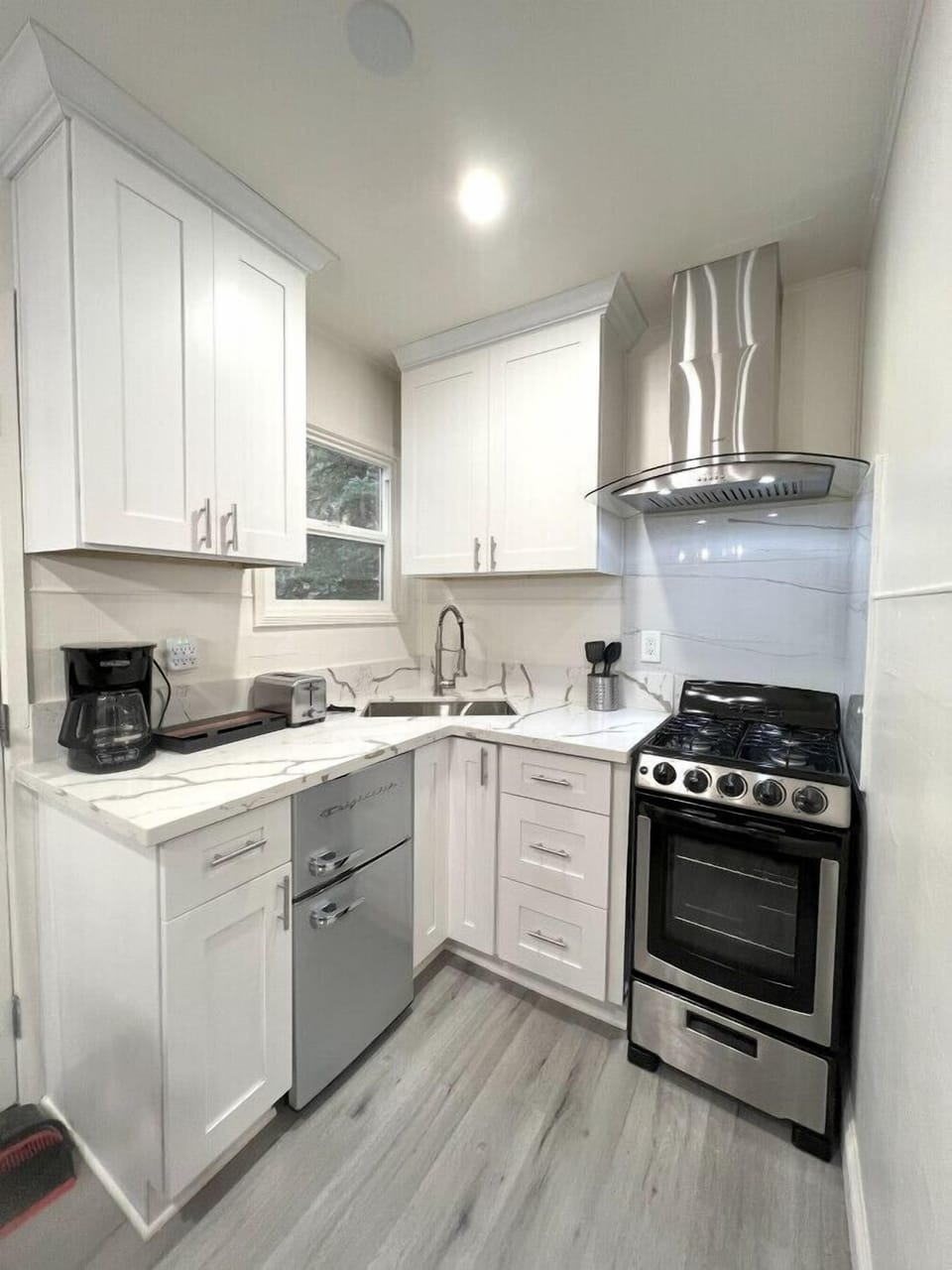 Brand New Kitchen, Newly remodeled , perfect for all your cooking and family getaway