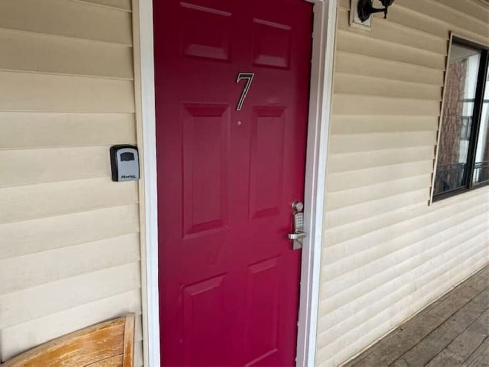 Lake view Cabin #7 Front door