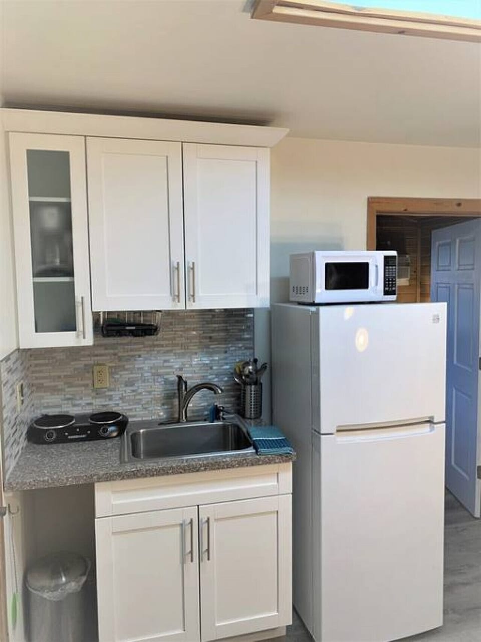 Fully equipped kitchenette
