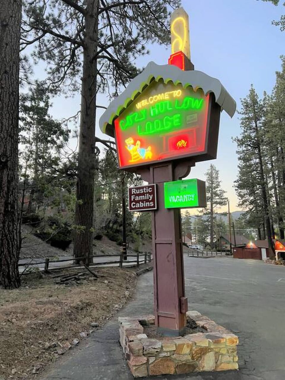 Cozy Hollow lodge signage
