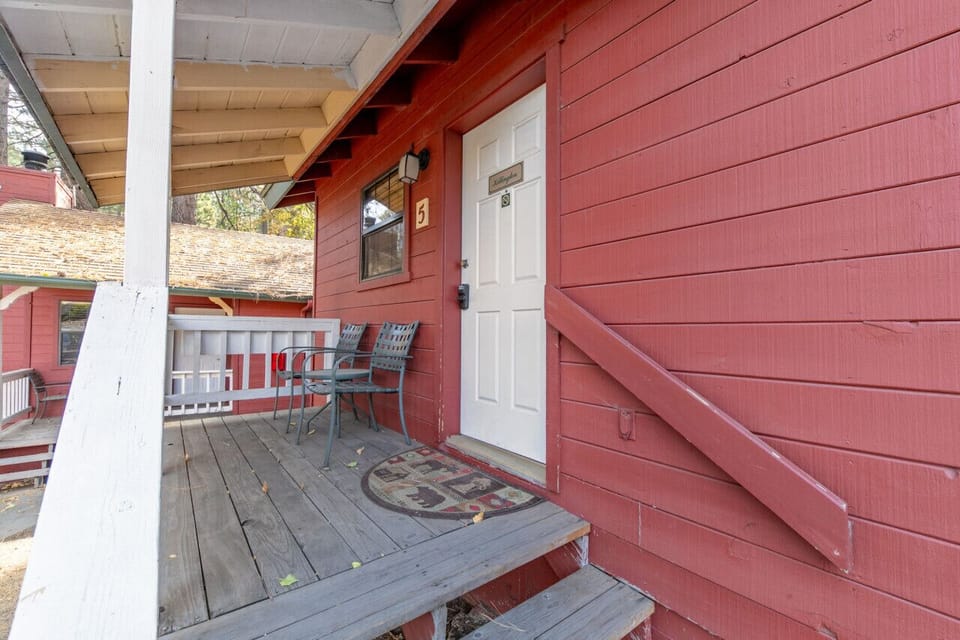 Cozy Hollow lodge #5 side view