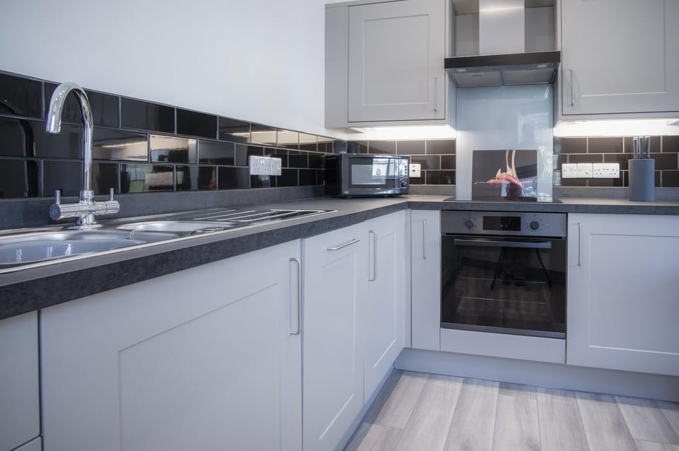 Four Seasons - 2 Bedroom Apartment - Tenby (11596)
