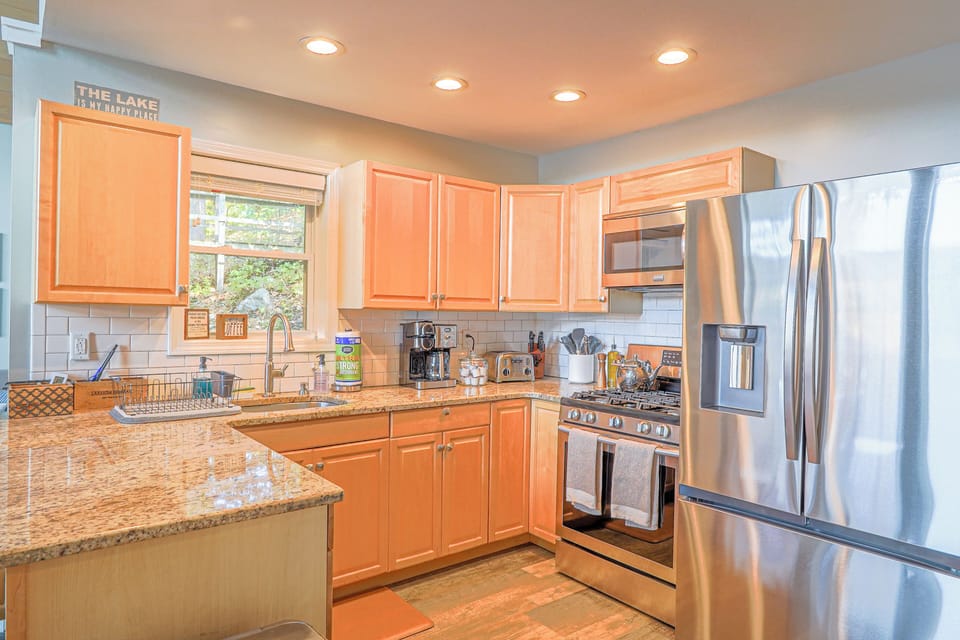 Full kitchen at Lakeside Retreat