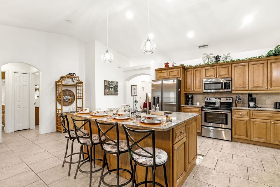 Prepare your meals in the fully equipped kitchen