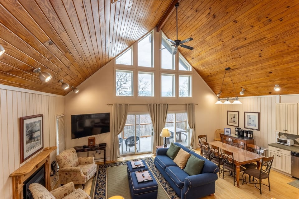 Cathedral ceilings and open floorplan