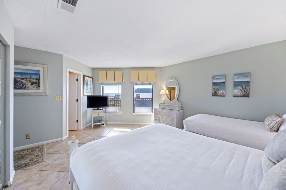Bedroom 2 - Queen and Twin - TV - Private Bathroom