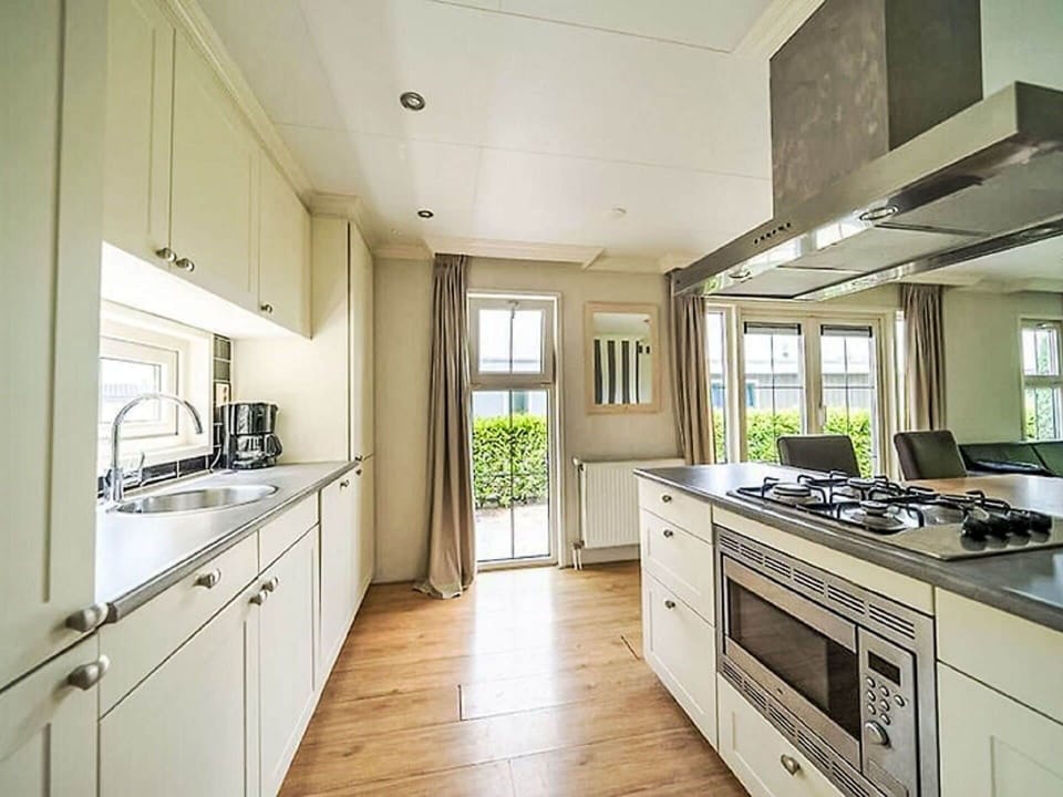 Cabinetry, Property, Countertop, Window, Building, Kitchen, Kitchen Stove, Kitchen Appliance, Home Appliance, Interior Design