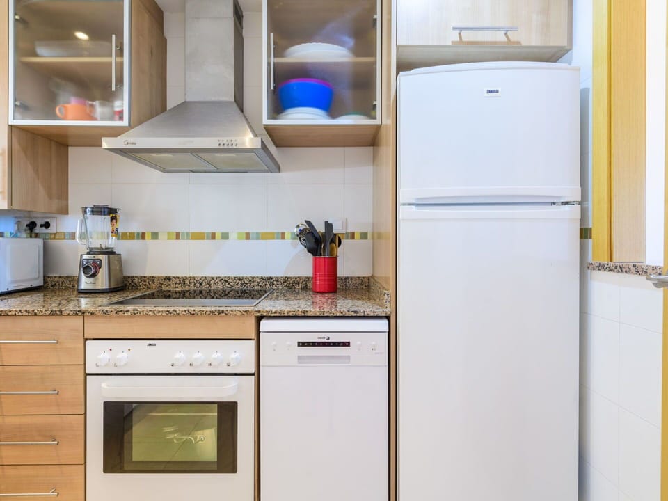 Cabinetry, Property, Countertop, Kitchen Appliance, Kitchen Stove, Product, Home Appliance, Kitchen, Gas Stove, Major Appliance