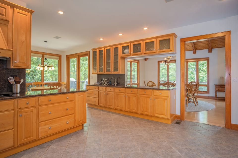 Large Fully Equipped Kitchen