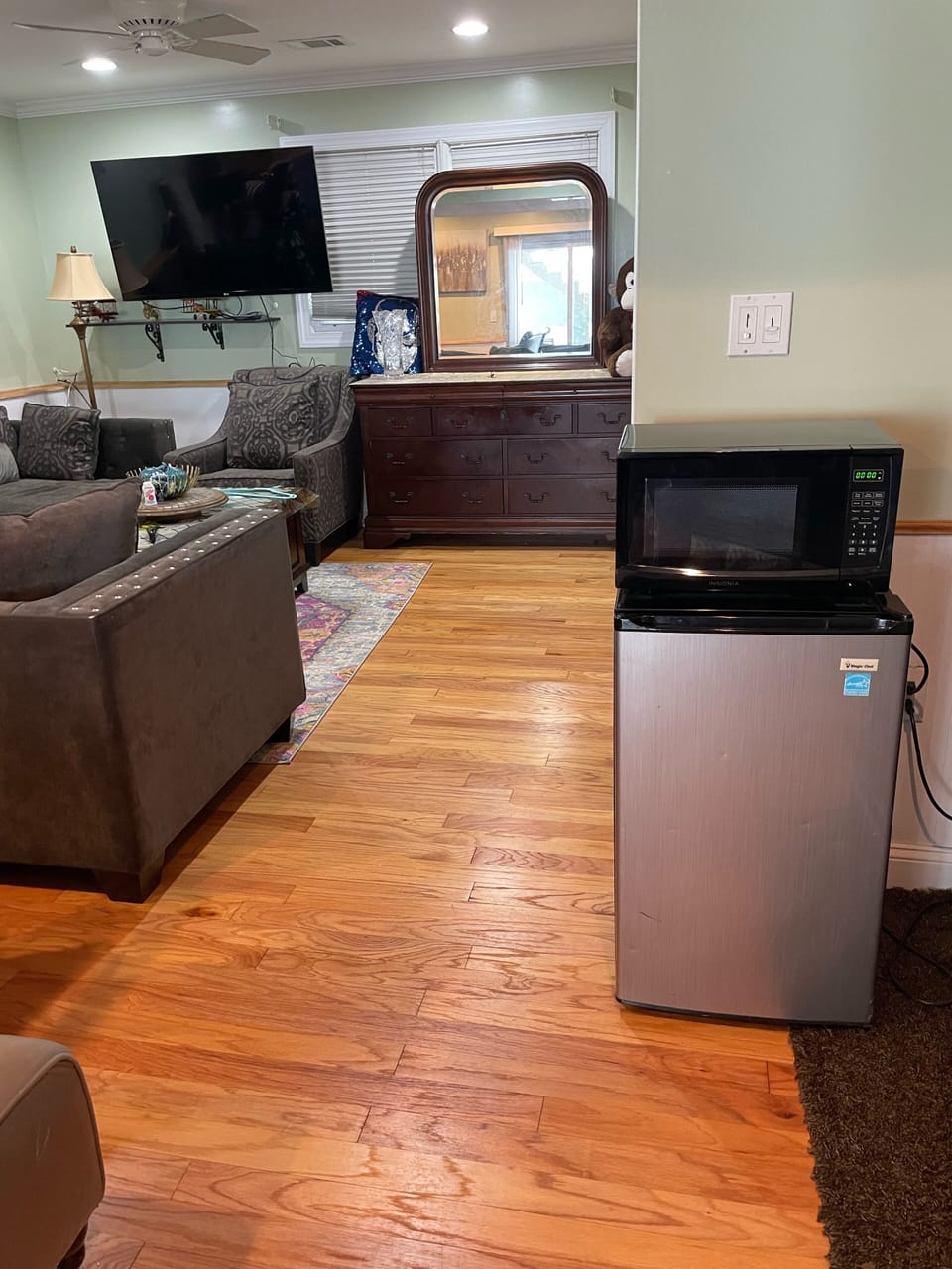 1 beautiful master bedroom , bathroom ( Not an entire house )  Bed and Breakfast in Tinton Falls