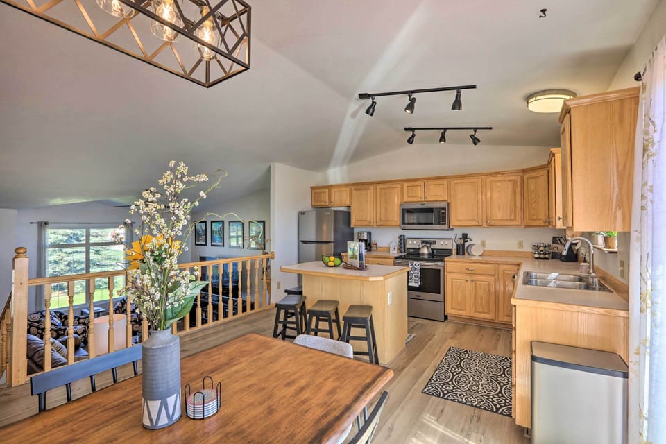 Dining Area | Upper Level | Stairs Required