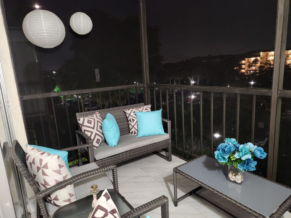 private balcony 