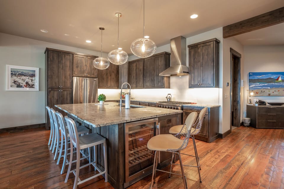 Have your morning coffee at the breakfast bar | Main Level