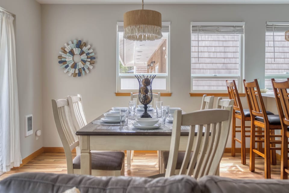 Dining Area with great tablespace