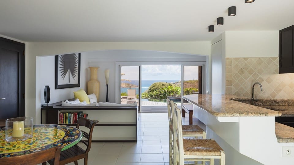 Kitchen & Dining Area: Air conditioned and fully equipped kitchen, electric oven and stove, refriger