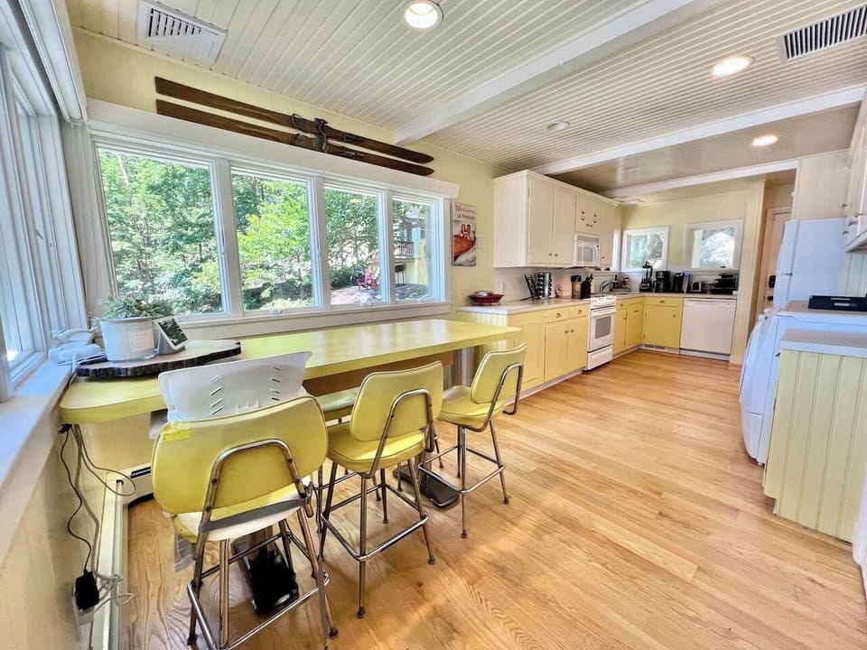 Eat-In Kitchen Overlooking the Lake