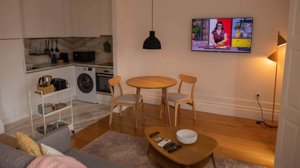 Overview of the dining area as well as of the kitchenette, equipped with all the supplies and appliances you might need to prepare your homemade meals #wonderful #lovely