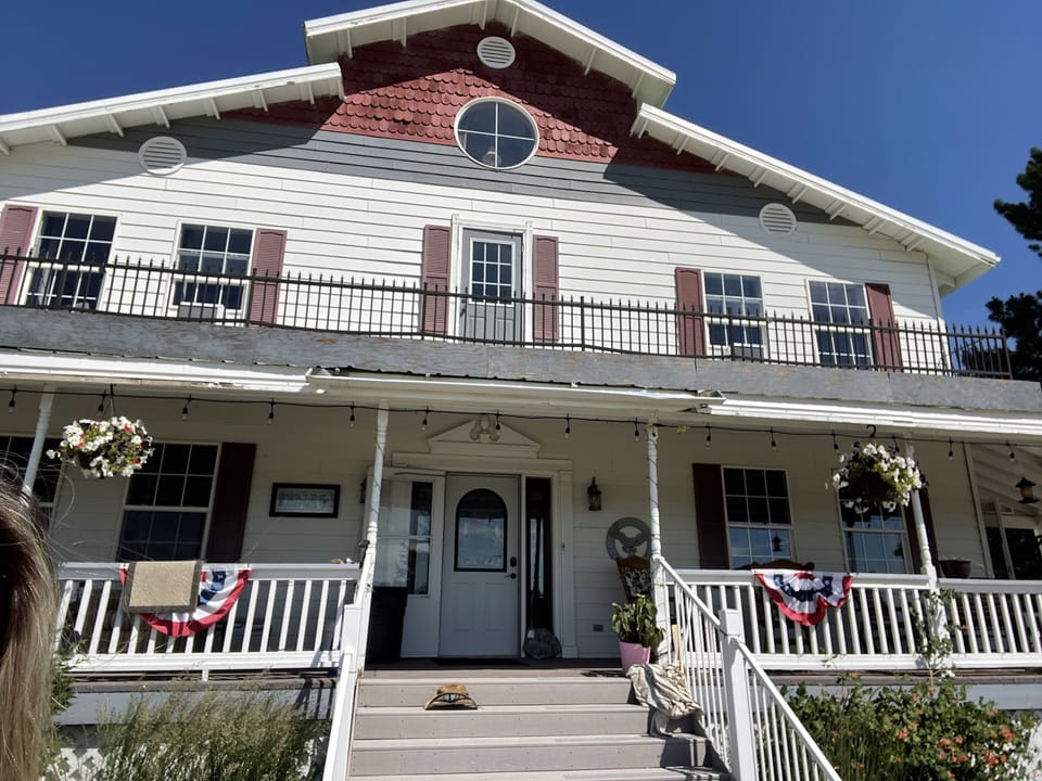 "Eagles Landing Lodge"