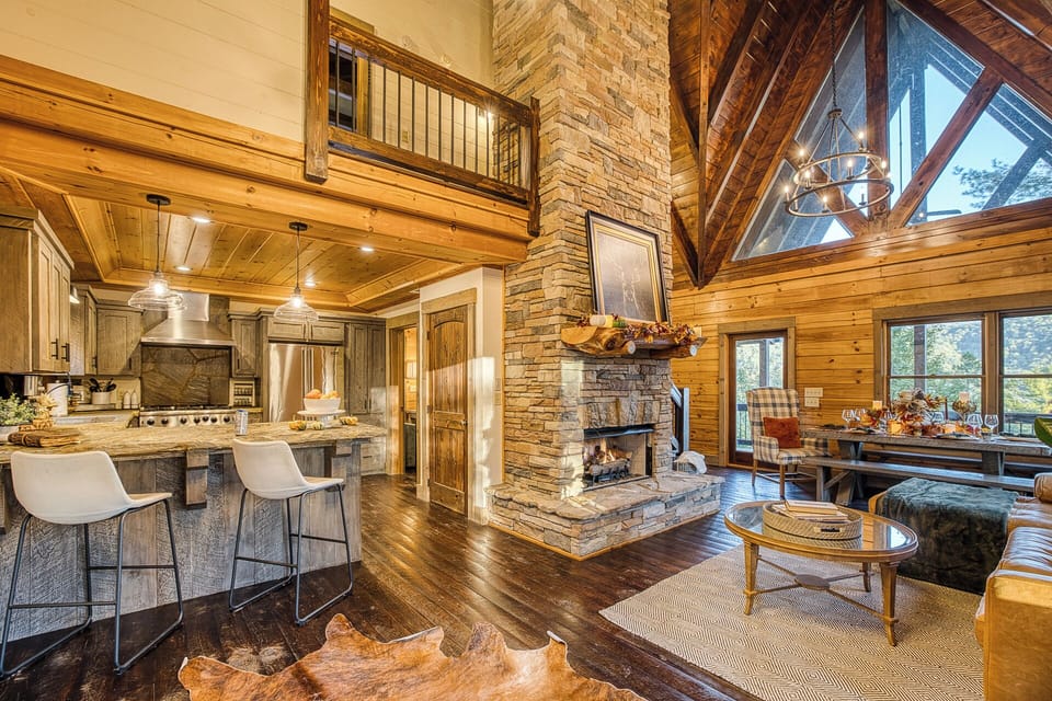 Grand open-plan lodge w/ full kitchen, dining, & living—perfect for groups!