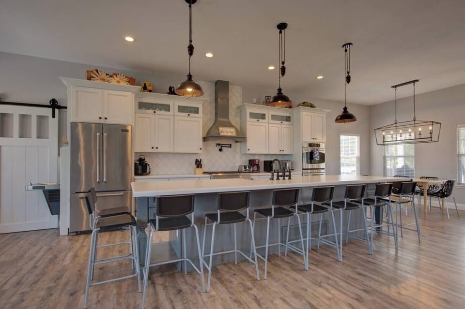 Room for everyone! You’ll love cooking in this big kitchen.