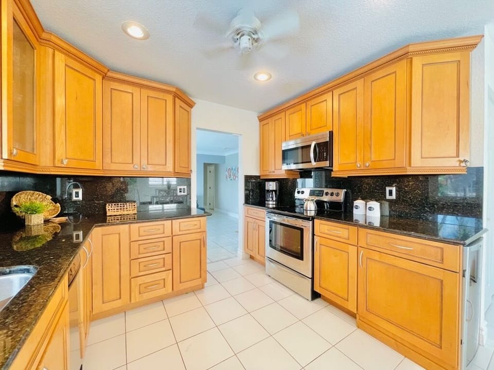 Lots of cabinets