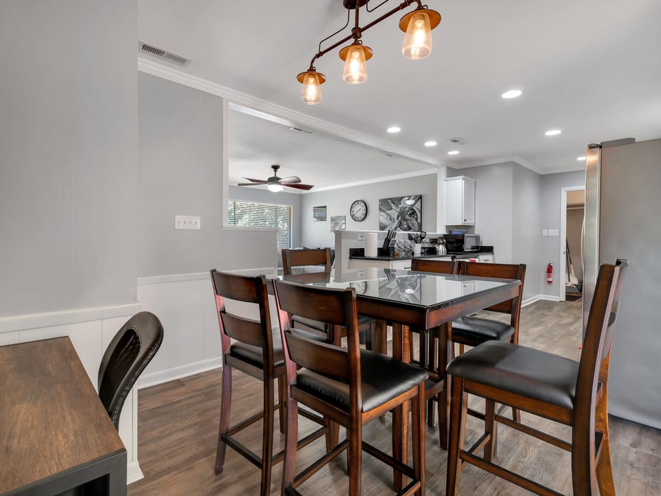 Kitchen Table (hi top)