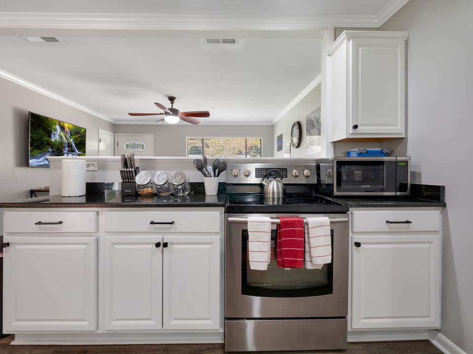 Stove/oven combo with large prep/counter space.