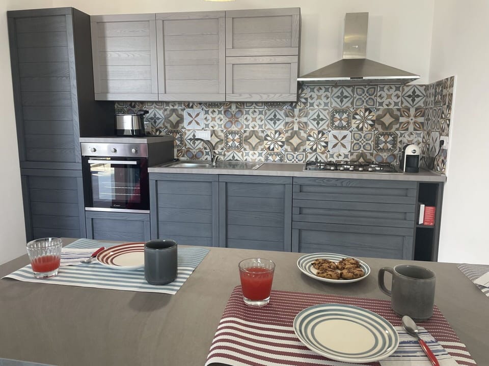 Tableware, Cabinetry, Countertop, Property, Furniture, Kitchen, Kitchen Appliance, Table, Kitchen Stove, Dishware