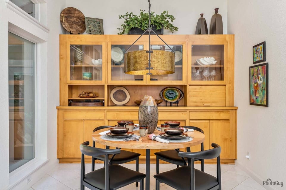 Kitchen Dining Area